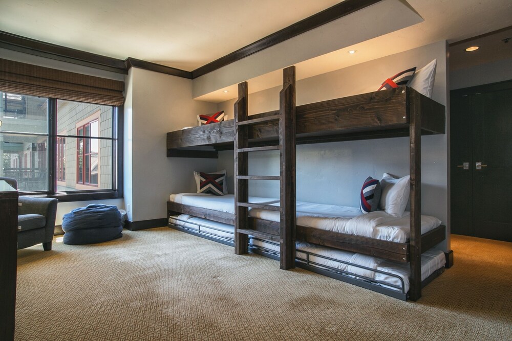 Luxury Suite, 3 Bedrooms, Valley View, Mountainside - Guestroom
