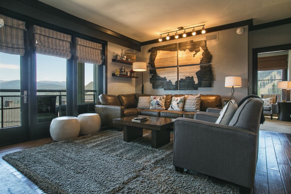 Luxury Suite, 3 Bedrooms, Valley View, Mountainside - Living Room
