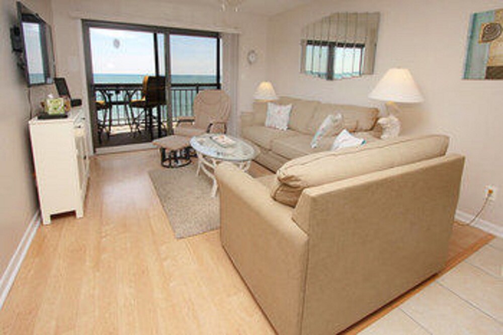 Condo, 2 Bedrooms, Ocean View - Living Room