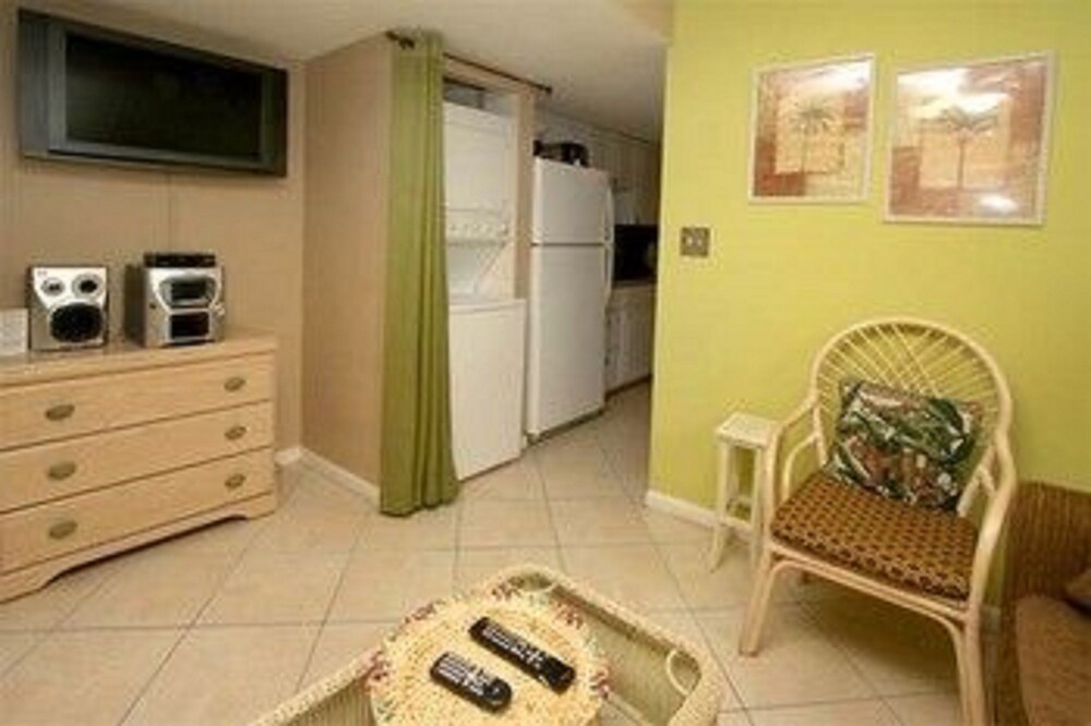 Condo, 2 Bedrooms, Ocean View - Living Area