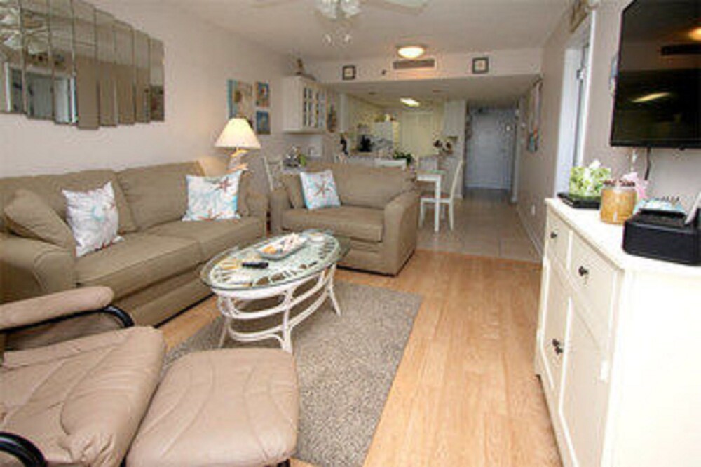 Condo, 2 Bedrooms, Ocean View - Living Room
