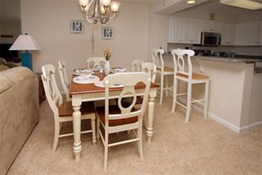 Condo 2 Bedrooms Oceanfront (1 King Bed 2 Queen Beds and 1 sofa bed) - Guestroom