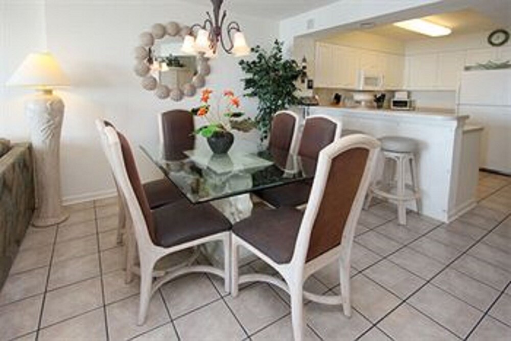 Condo 3 Bedrooms Oceanfront (1 King Bed 1 Queen Bed 2 Double Beds and 1 sofa bed) - Guestroom