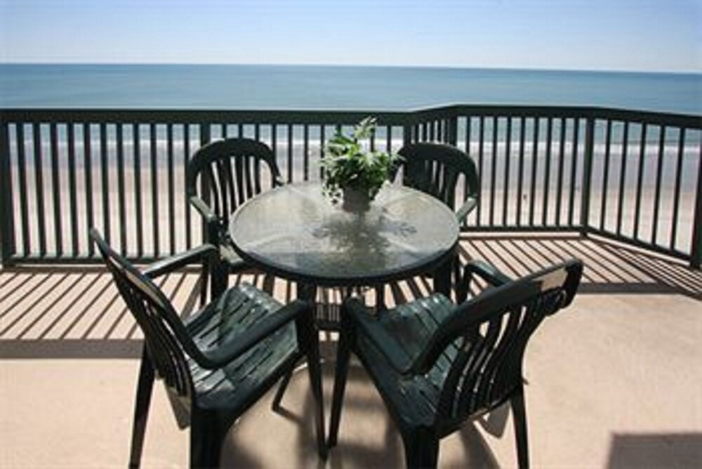 Condo 2 Bedrooms Oceanfront (1 King Bed 2 Queen Beds and 1 sofa bed) - Balcony