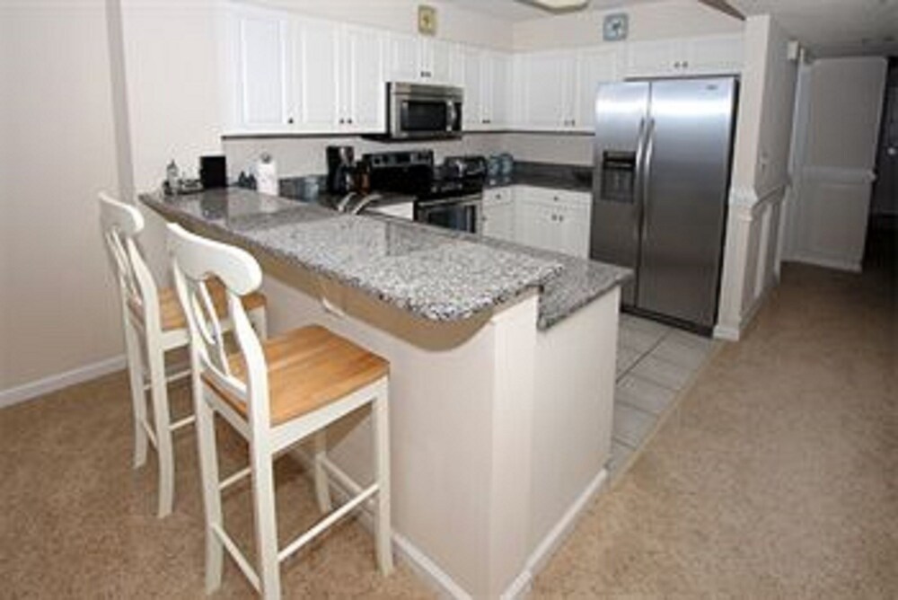 Condo 2 Bedrooms Oceanfront (1 King Bed 2 Queen Beds and 1 sofa bed) - In-Room Kitchen