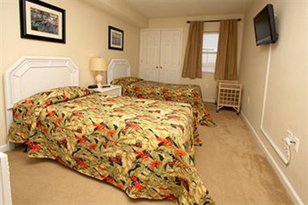 Condo 2 Bedrooms Oceanfront (1 King Bed 2 Queen Beds and 1 sofa bed) - Guestroom