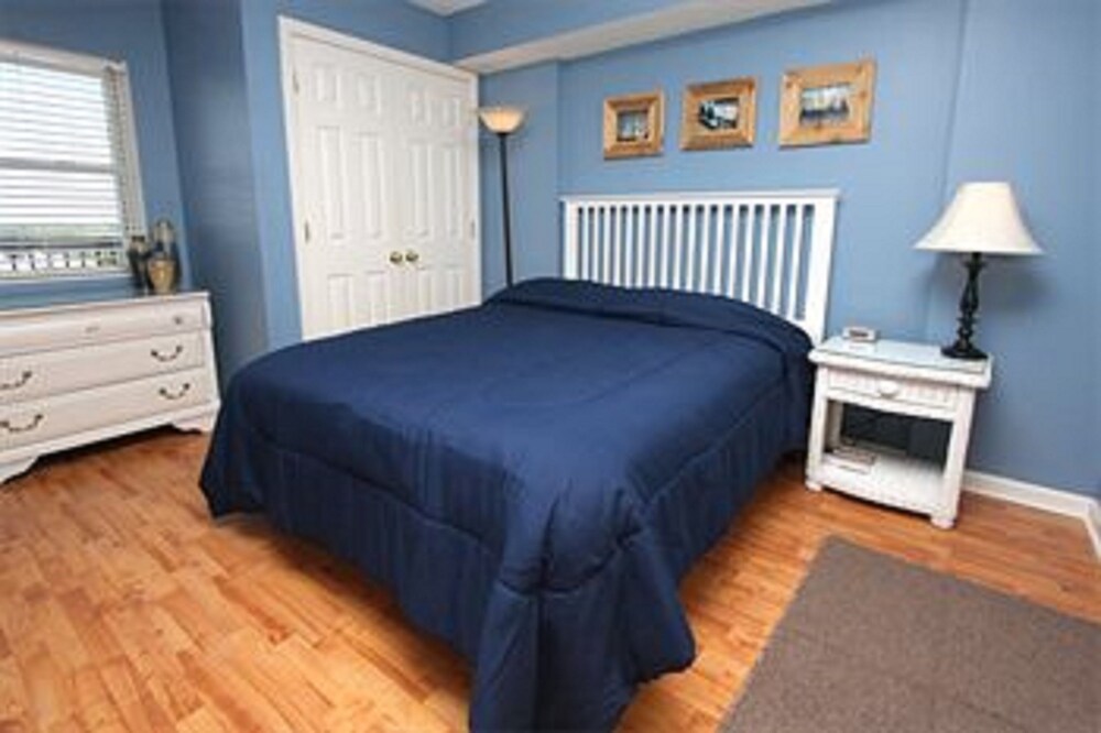 Condo 2 Bedrooms Oceanfront (1 King Bed 2 Queen Beds and 1 sofa bed) - Guestroom