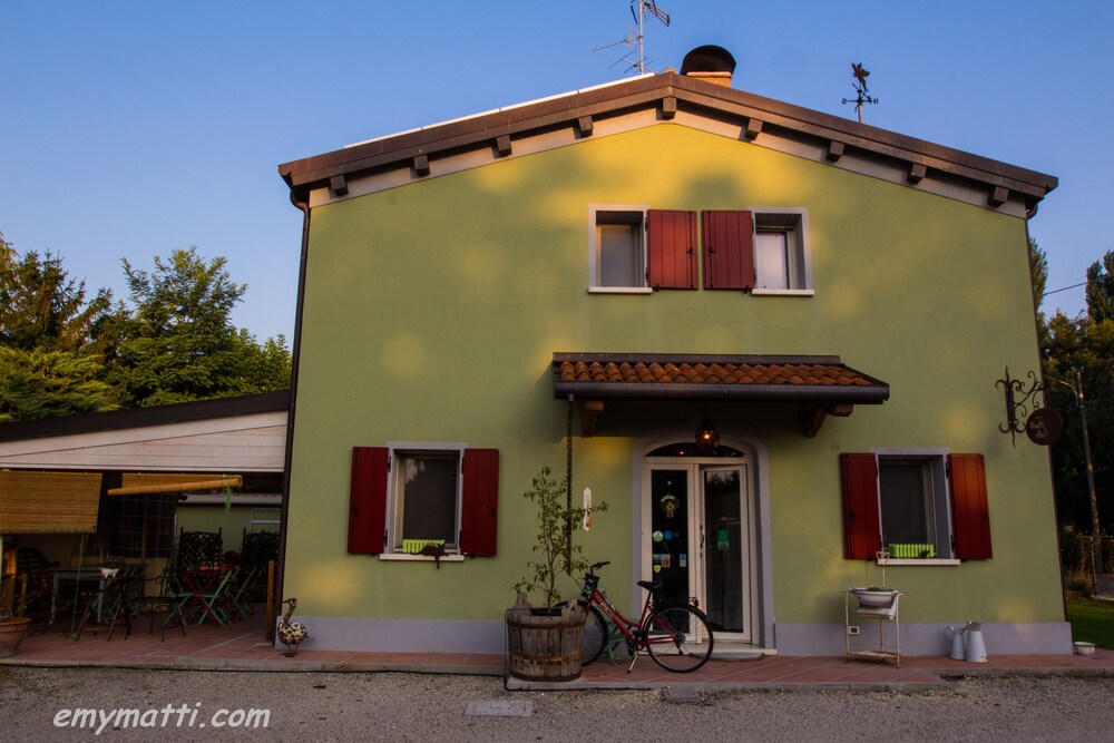 Facciata hotel (sera/notte)