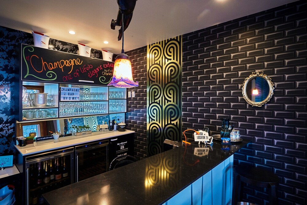 Hotel Bar