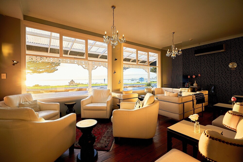Hotel Lounge