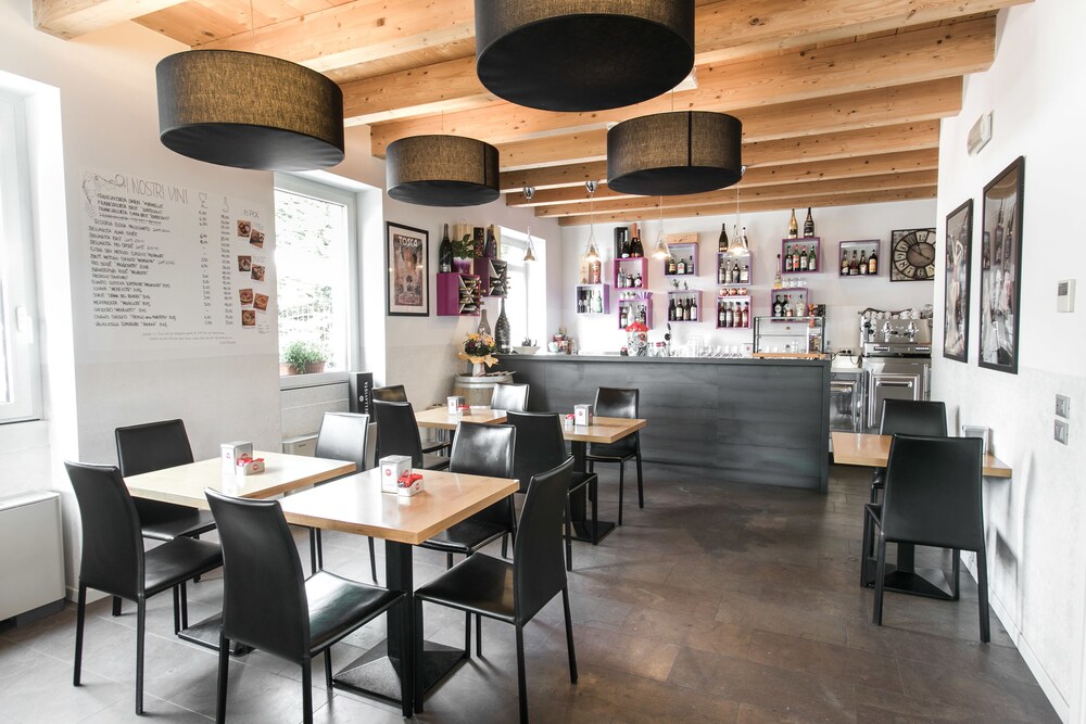 Hotel Bar