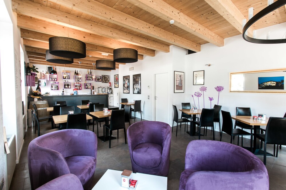 Hotel Lounge