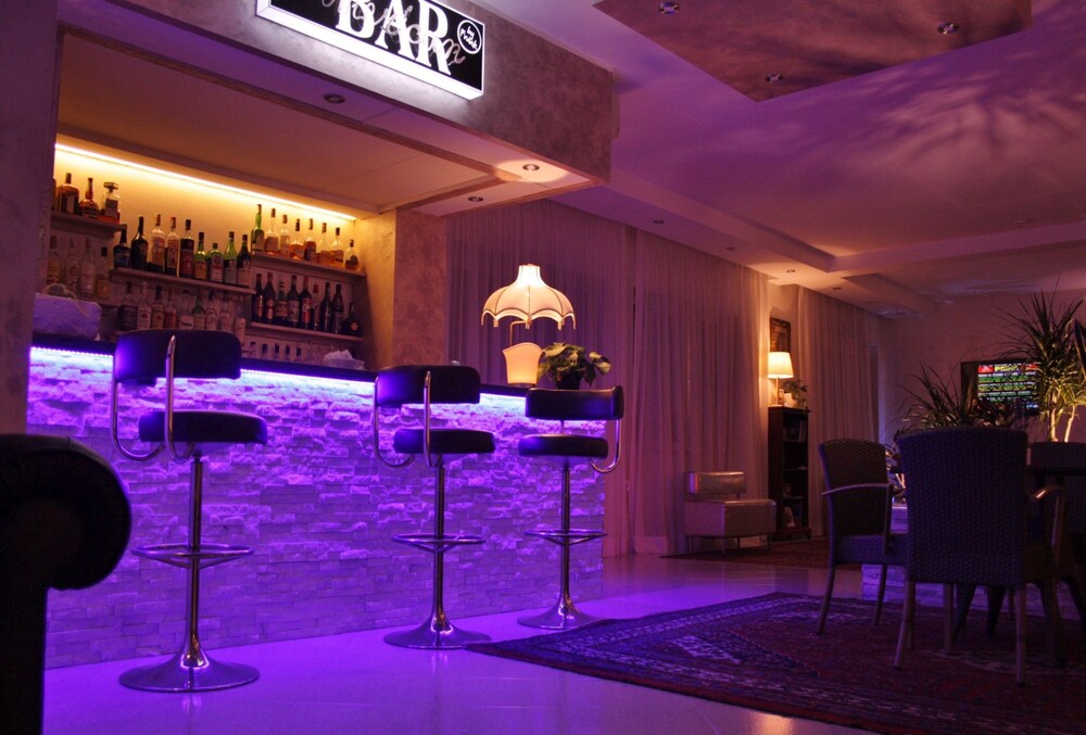 Hotel Bar