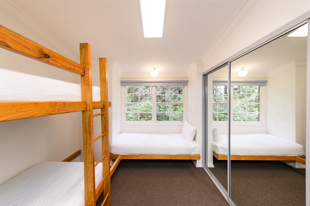 Family Cottage, 5 Bedrooms, Garden View - Guestroom
