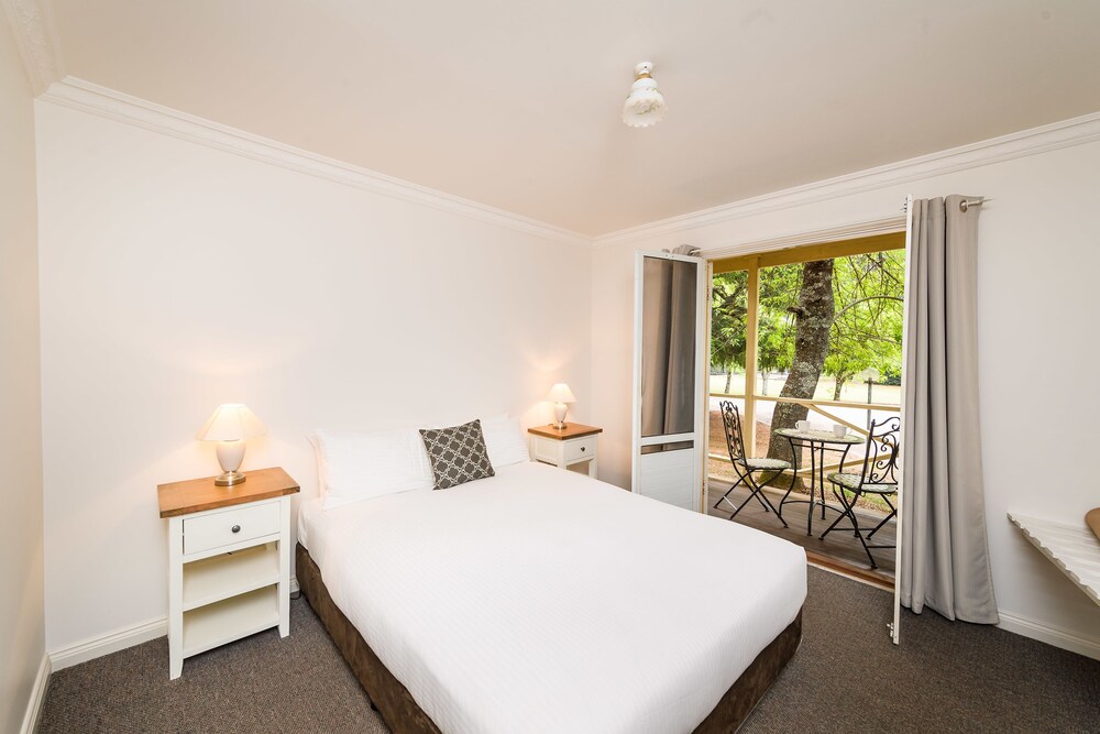 Pine Lodges - Guestroom