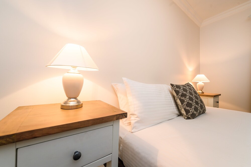 Pine Lodges - Guestroom