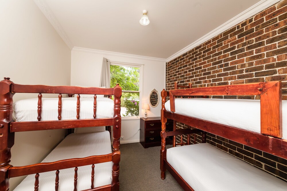 Pine Lodges - Guestroom