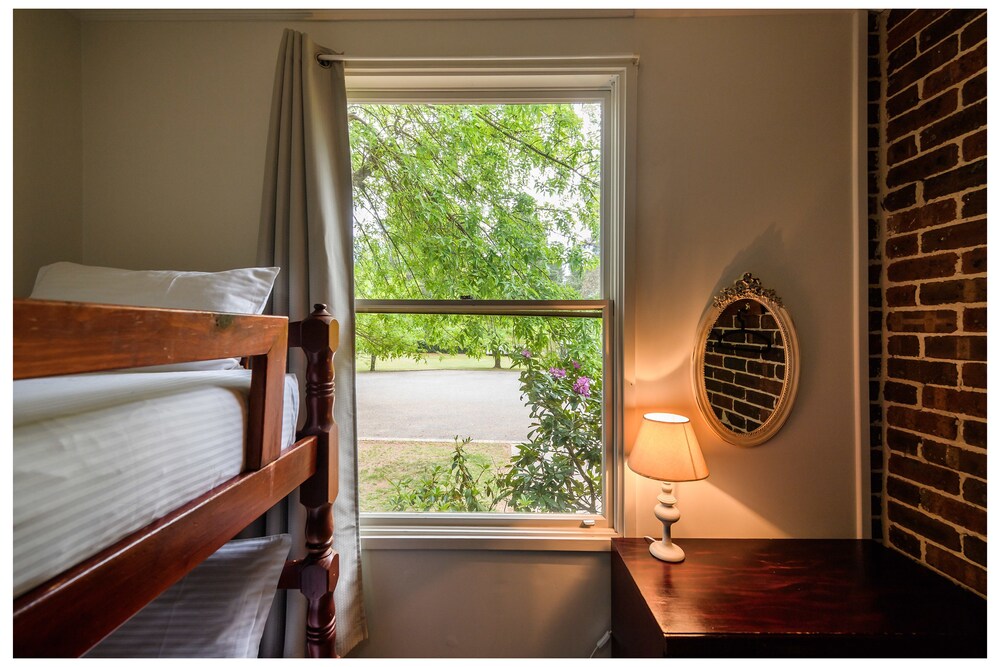 Pine Lodges - Guestroom
