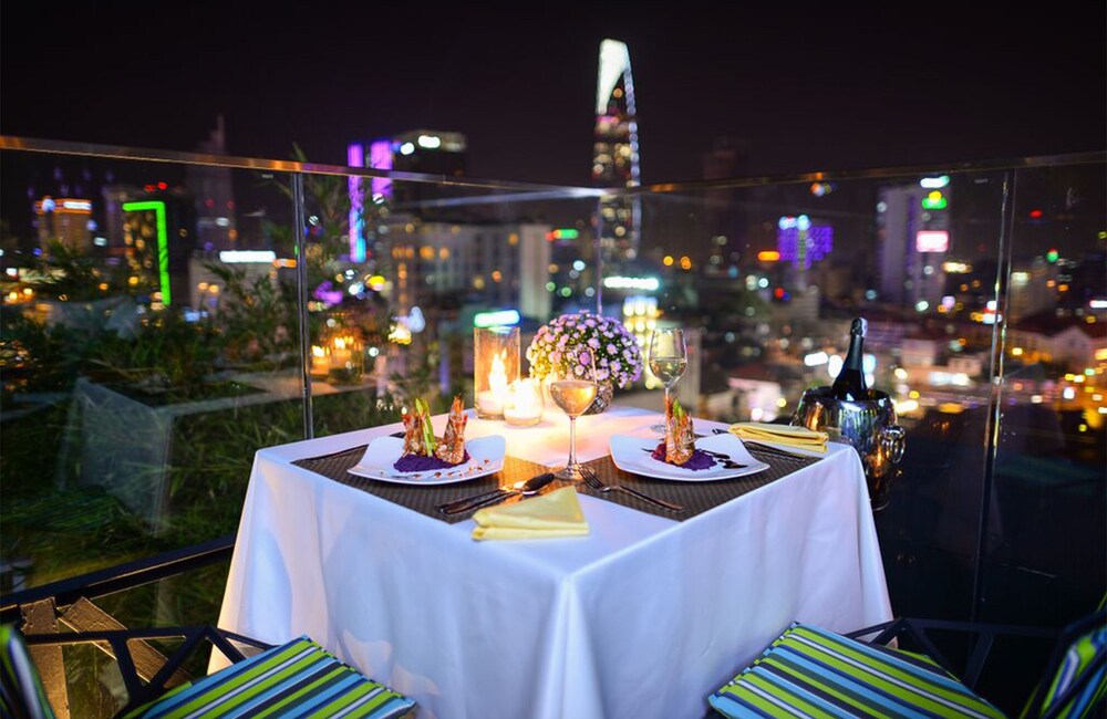 Couples Dining