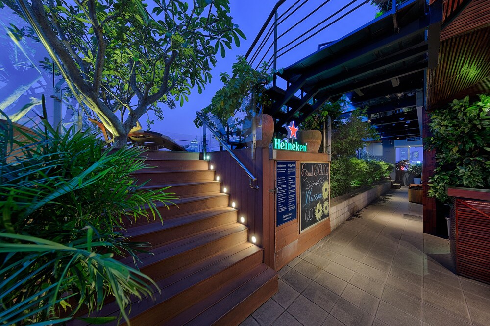Poolside Bar
