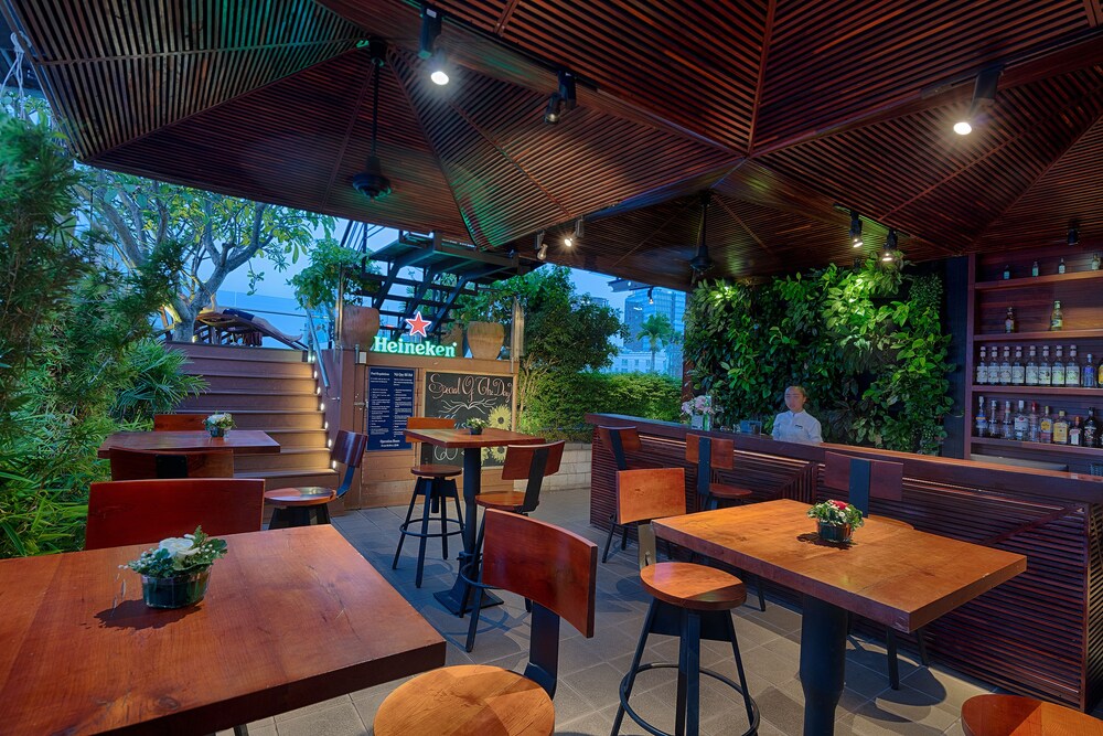 Poolside Bar