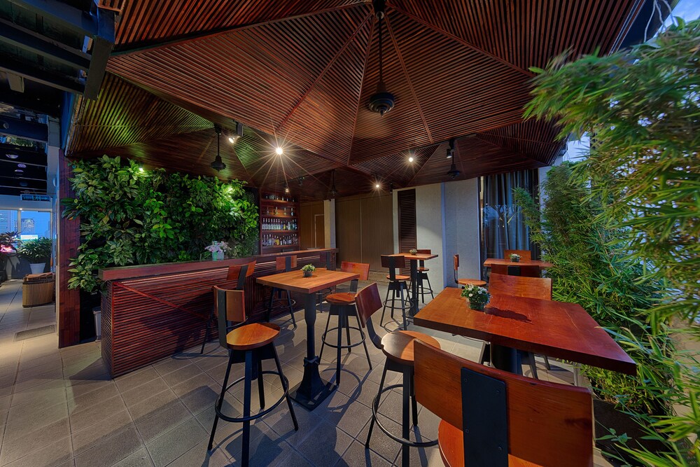Poolside Bar