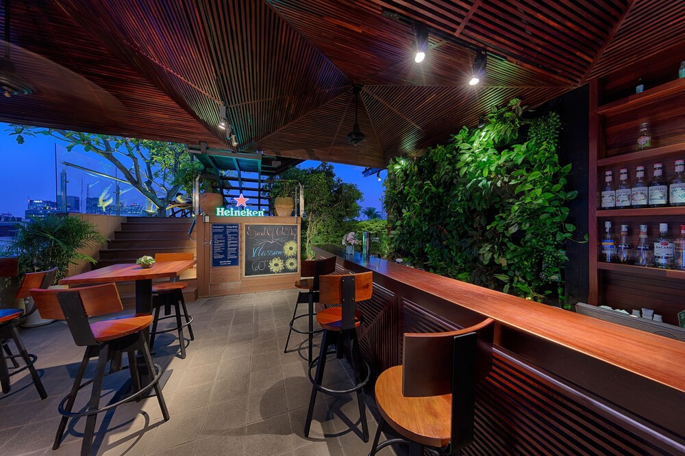 Poolside Bar
