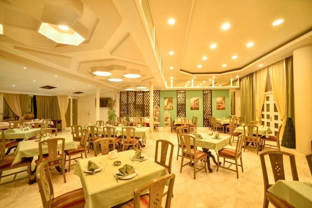 Food Court