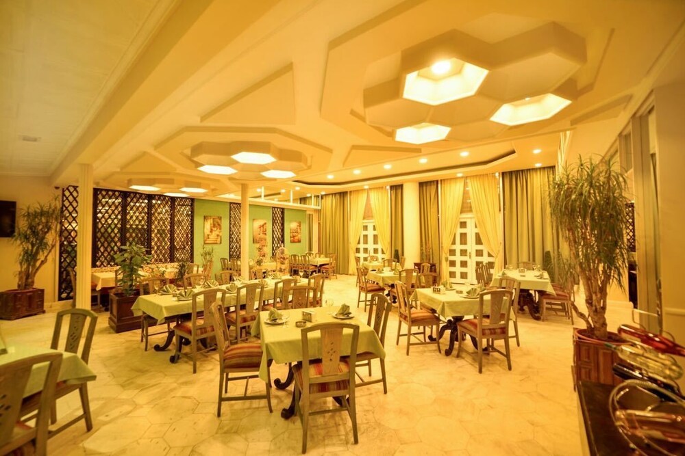 Food Court