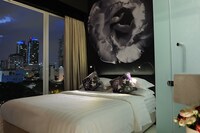 Deluxe Zen Double, 1 Queen Bed