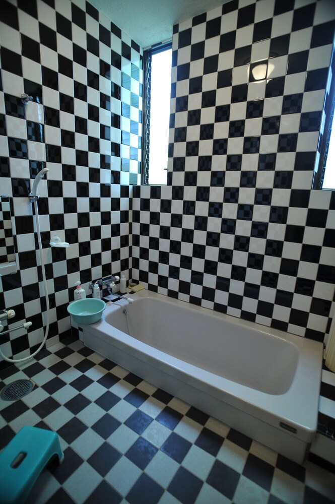 Deep Soaking Bathtub