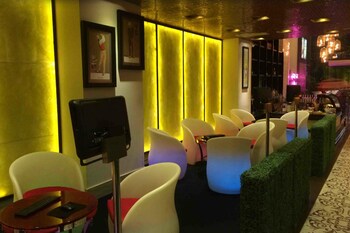 Hotel Lounge