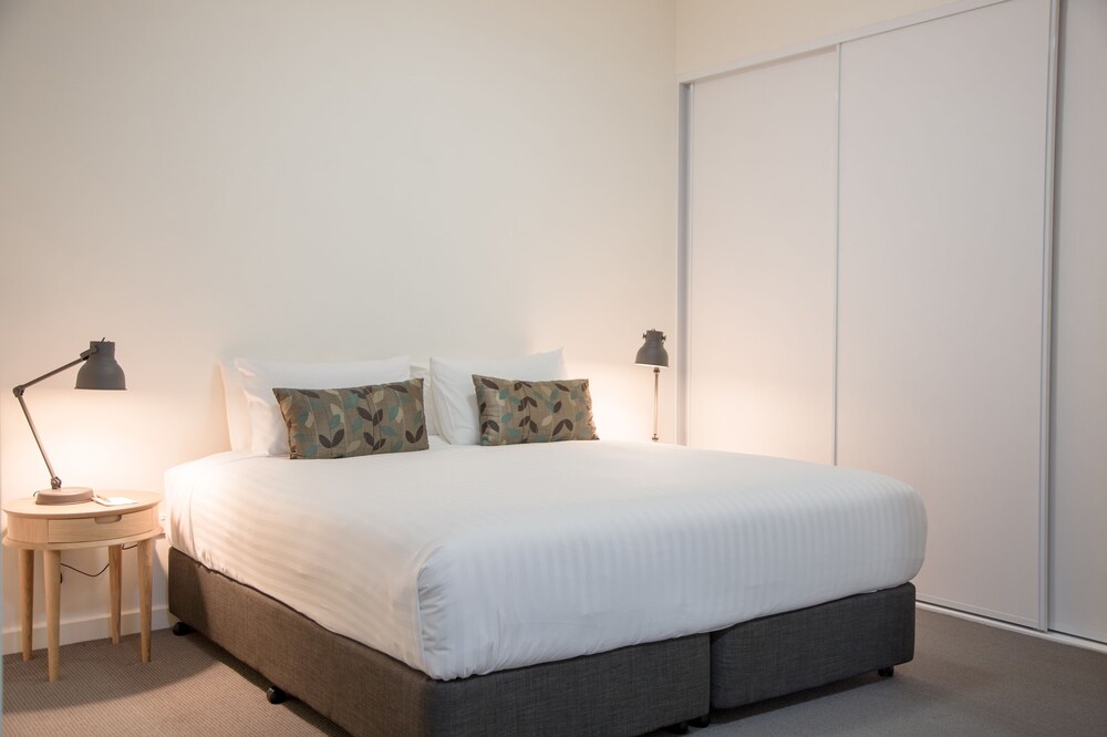 Standard Studio, 1 King Bed, Non Smoking, Kitchen - Guestroom