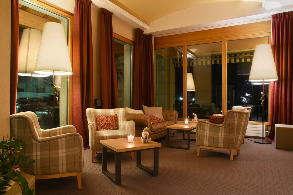 Hotel Lounge