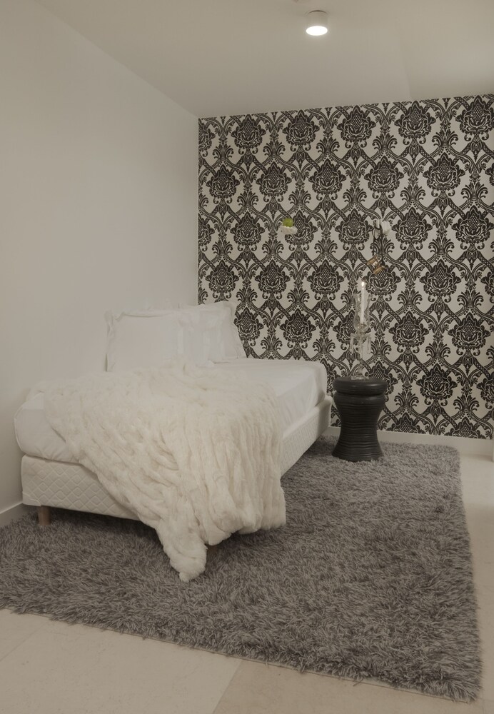 Master Gold - Living Area