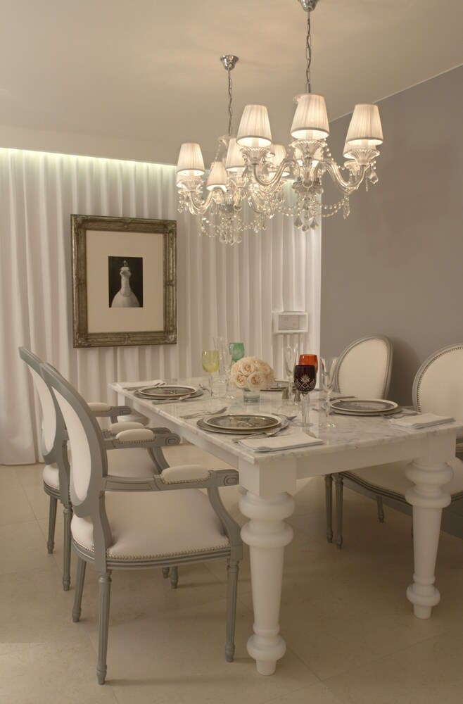 Master Silver - Living Area