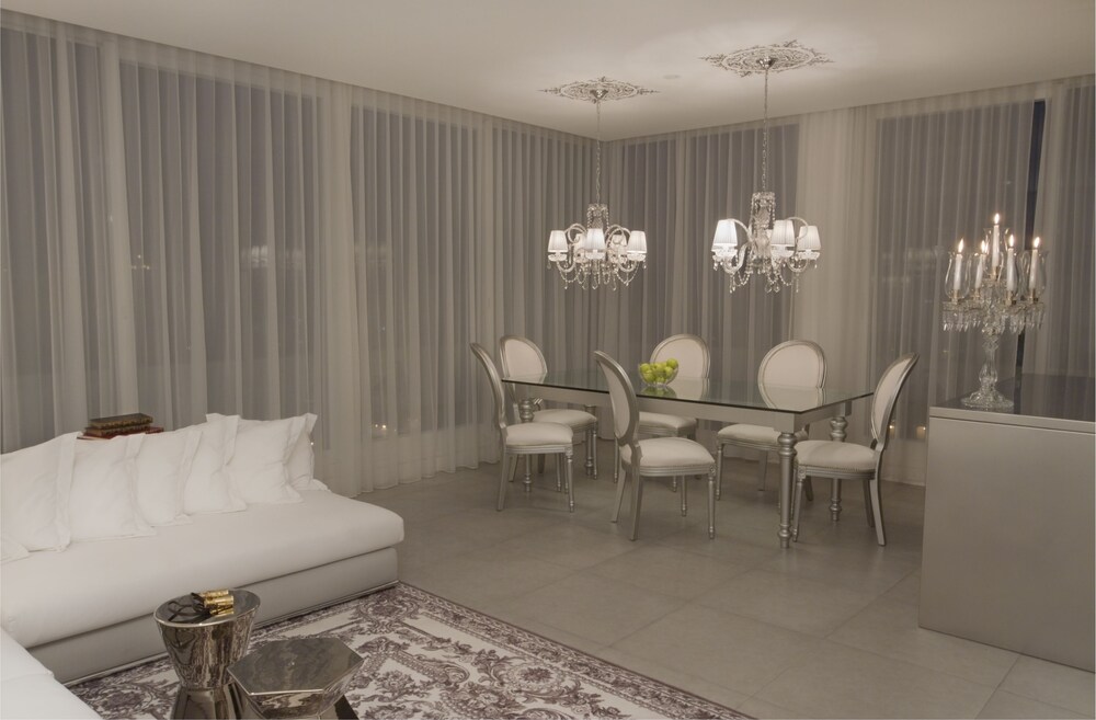 Master Gold - Living Area
