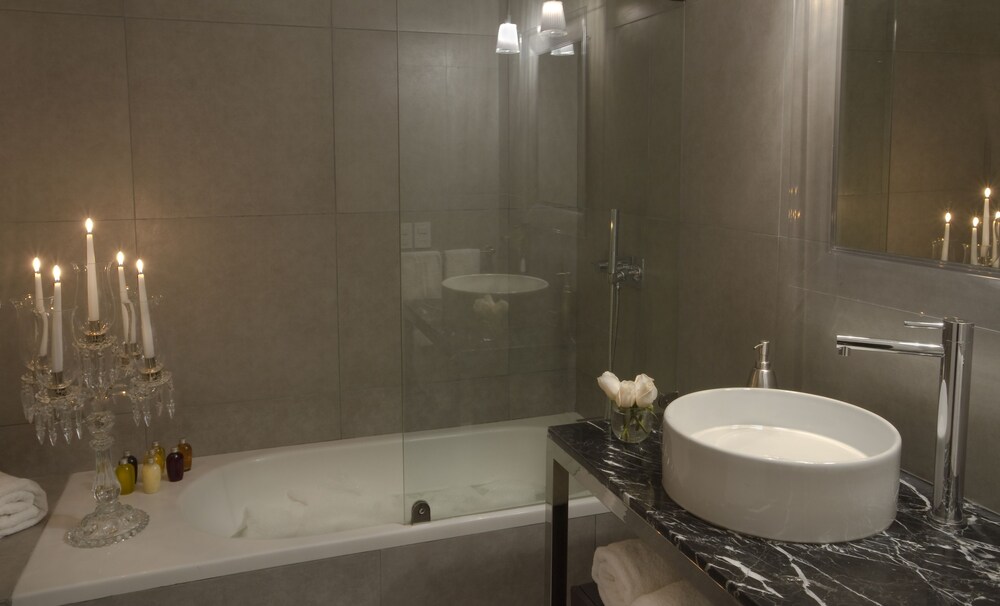 Deep Soaking Bathtub