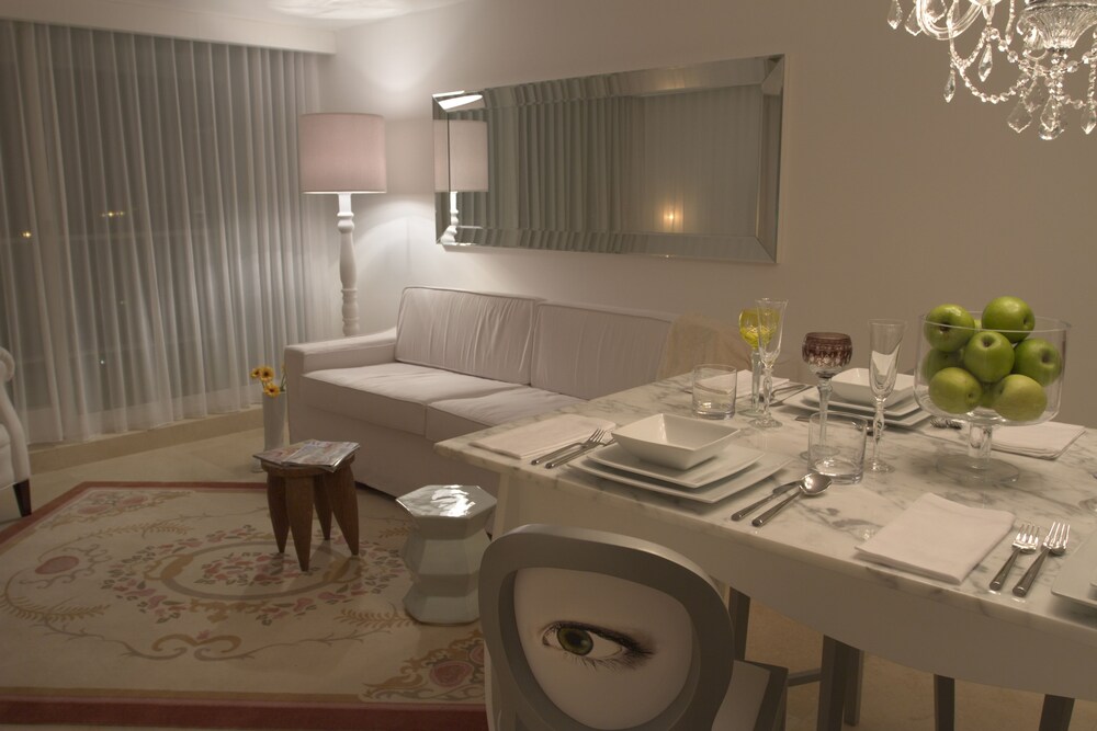 Master Gold - Living Room