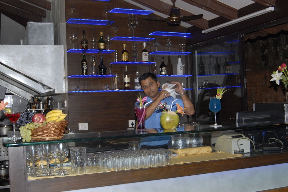 Hotel Bar