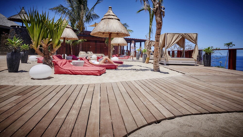 Sundeck