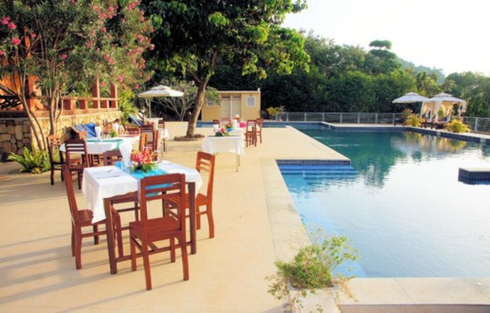 Poolside Bar
