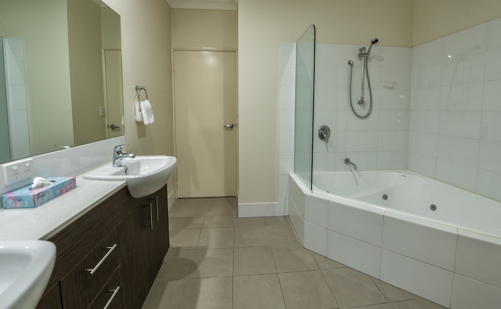 2 Bedroom Spa Bungalow - Bathroom