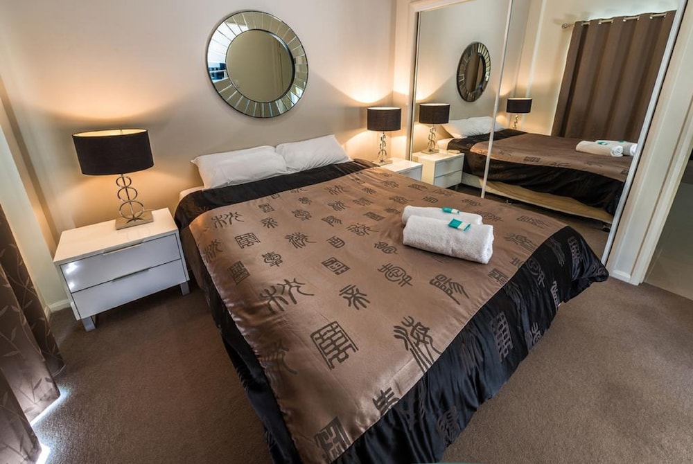 2 Bedroom Spa Bungalow - Guestroom