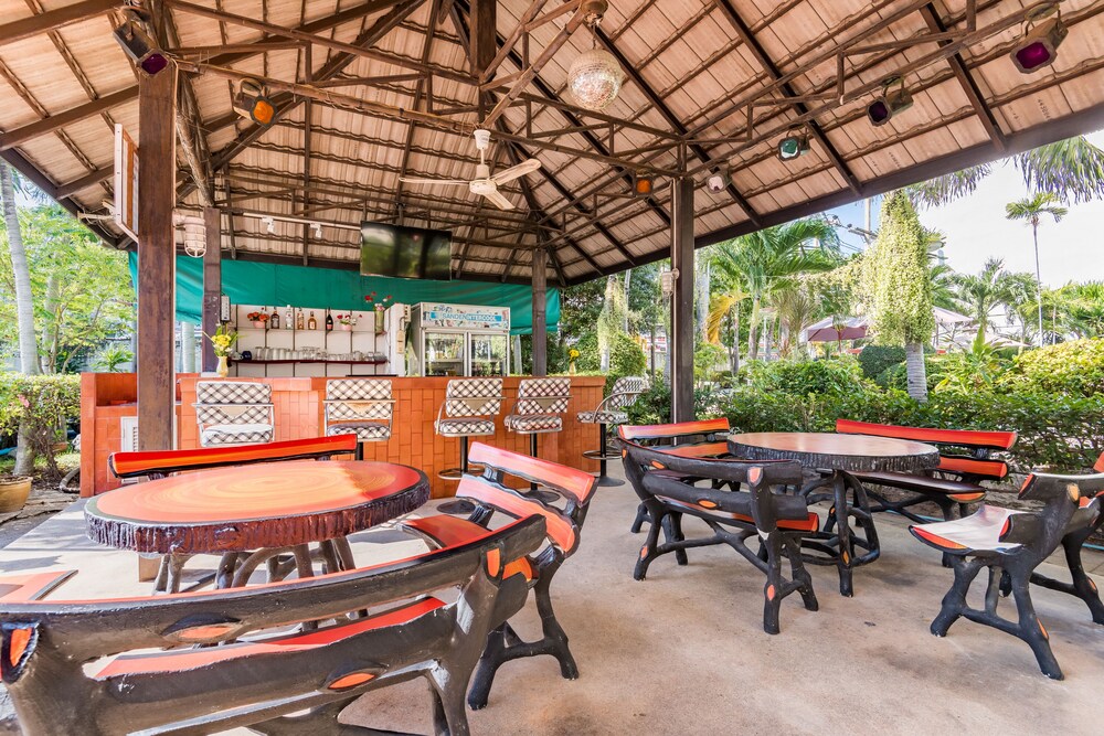 Poolside Bar