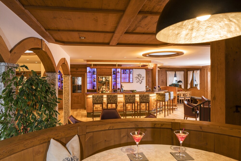 Hotel Bar