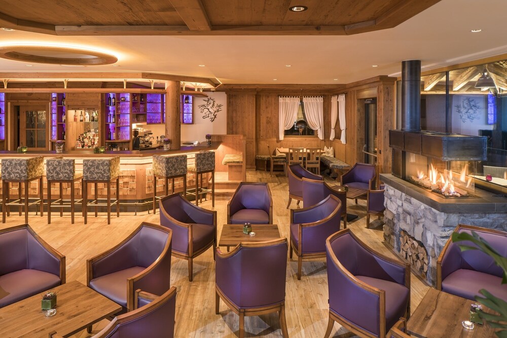 Hotel Bar