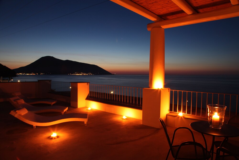 Sundeck