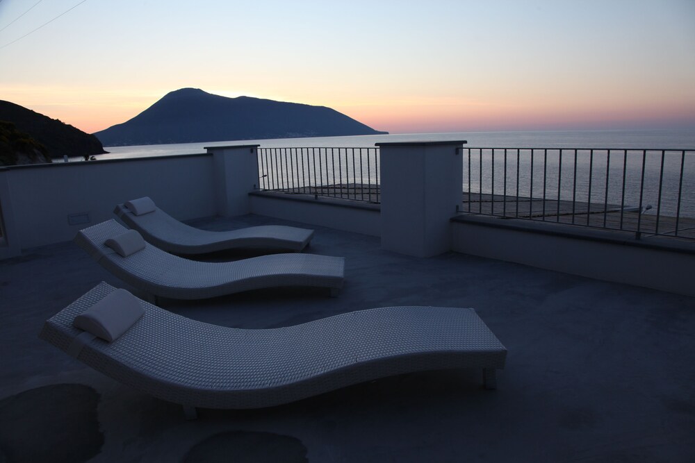 Sundeck
