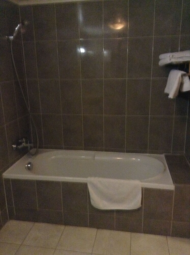 Deep Soaking Bathtub